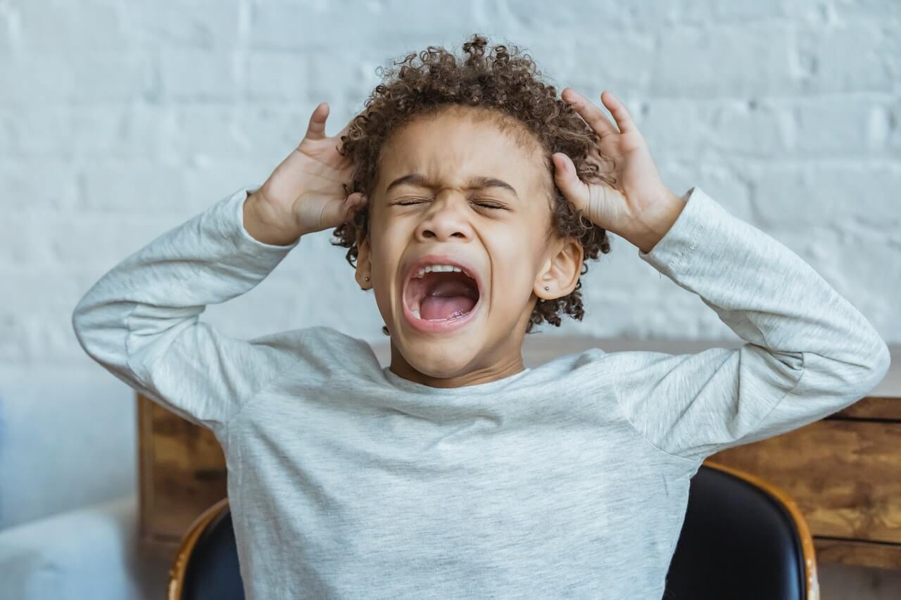 Un enfant qui pleure.