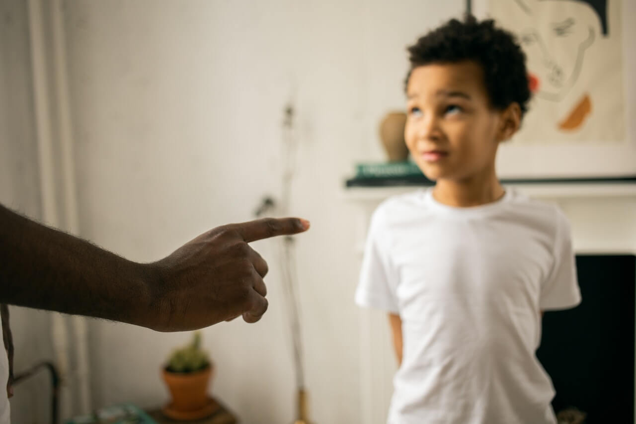 Un enfant humilié;