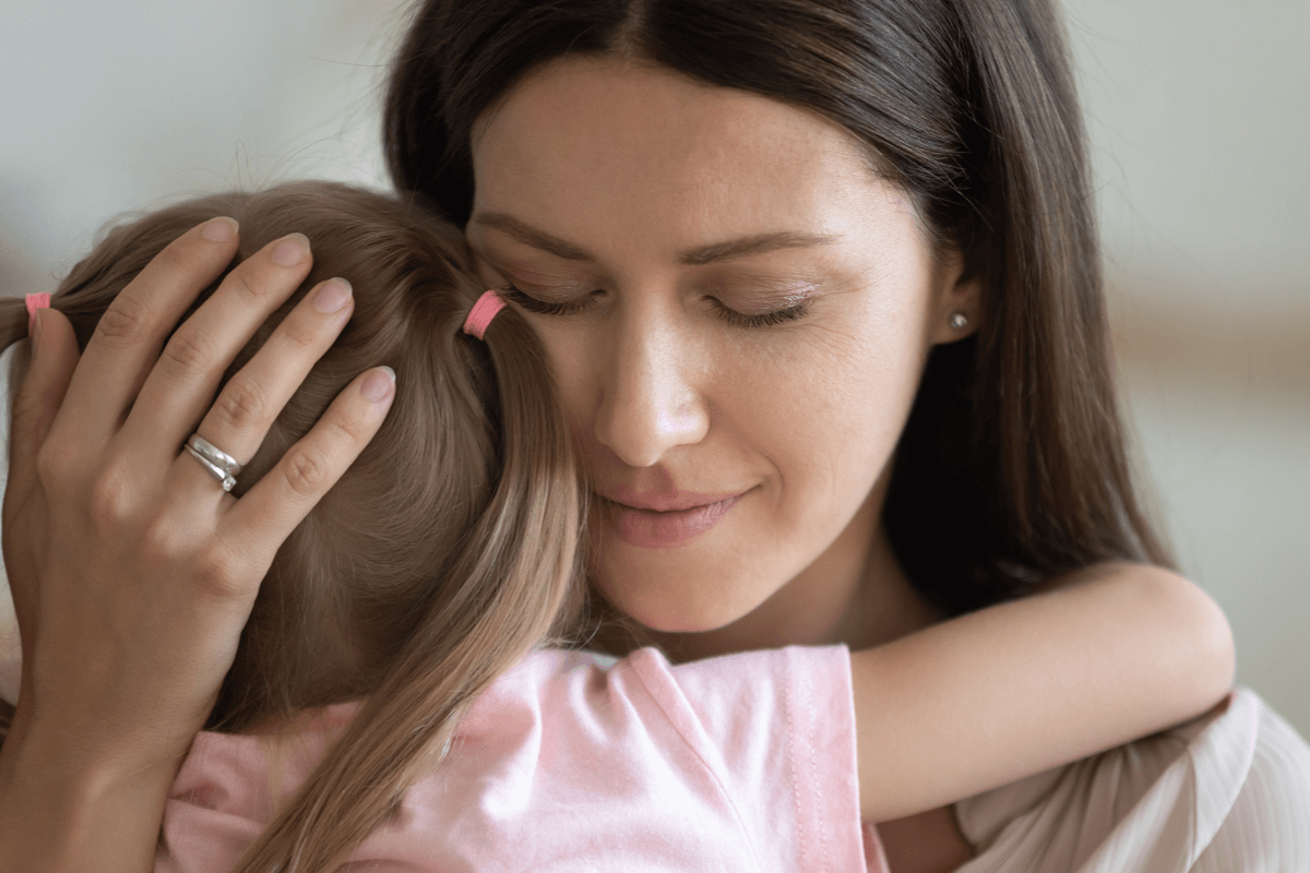 Los hijos que son criados por madres compasivas, amorosas y empáticas, serán más generosos con otros niños