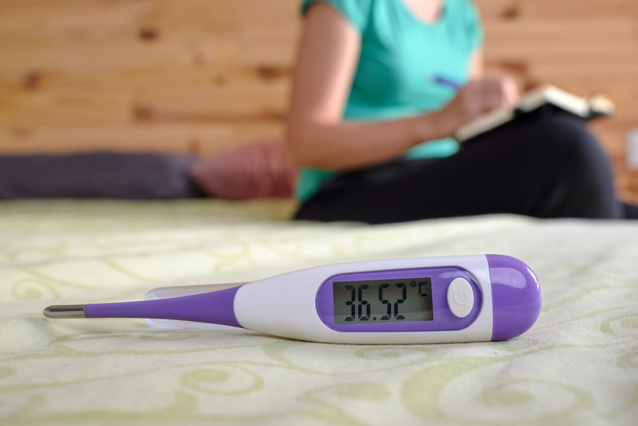 control de la temperatura basal con termometro digital dos decimales