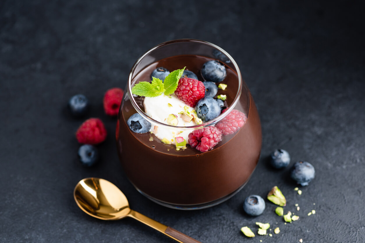 Mousse de chocolate con arándanos