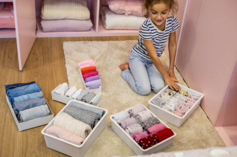 Cómo enseñar a los niños a organizar su armario