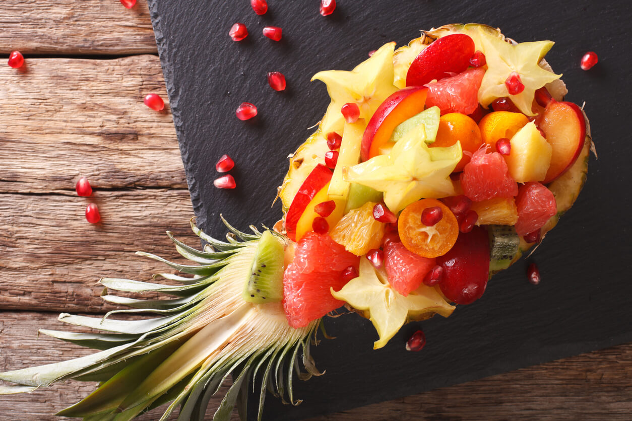 Ananas farci aux fruits.