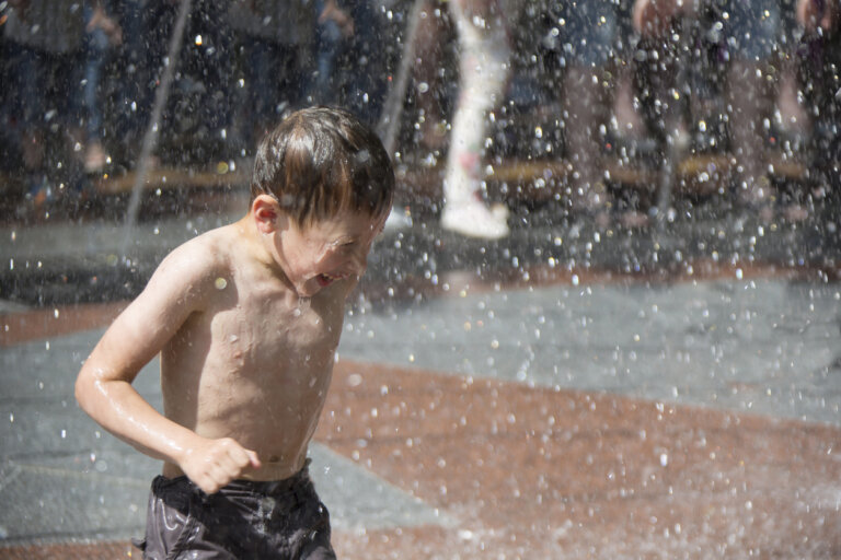 9 consejos para proteger a los niños de una ola de calor