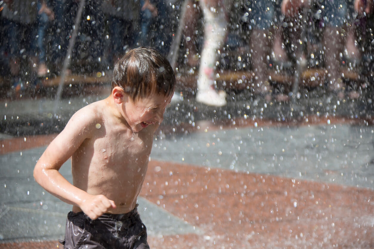 9 consejos para proteger a los niños de una ola de calor