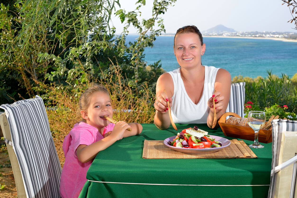 Menú saludable para tomar con los niños en la playa o la piscina