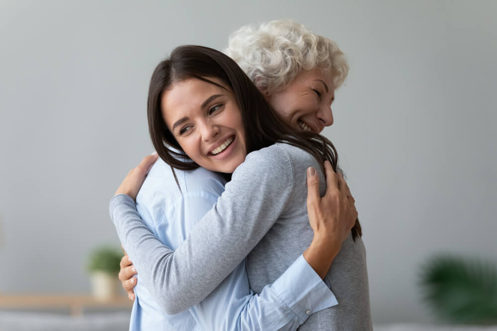 Une grand-mère et sa petite fille. 