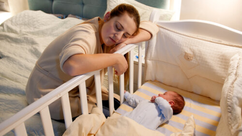 Trabajo invisible de las madres: nadie lo ve, pocos valoran y tanto agota