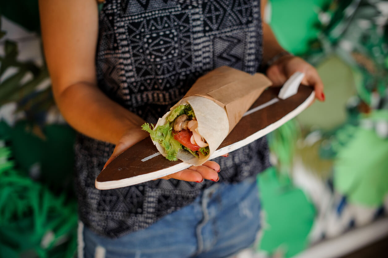 Un wrap sur un plat.
