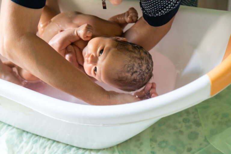 10 errores al bañar a tu bebé