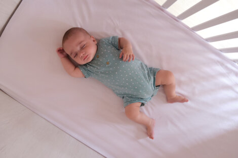 Cómo mantener fresquito el espacio de sueño de tu bebé