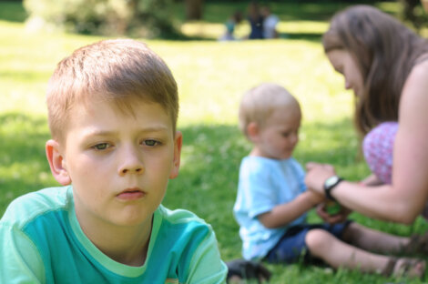 6 claves del método Montessori para tratar los celos entre hermanos