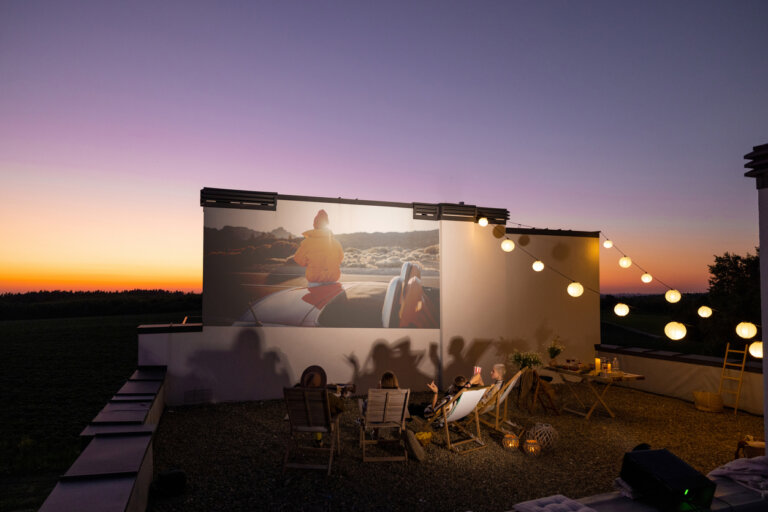 7 ideas para montar un cine de verano en la terraza