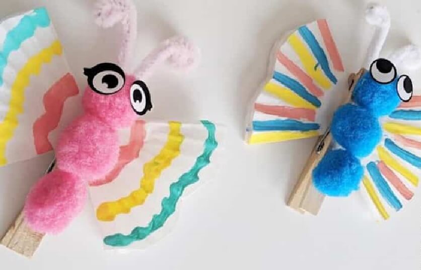 Papillon multicolore en pompons.