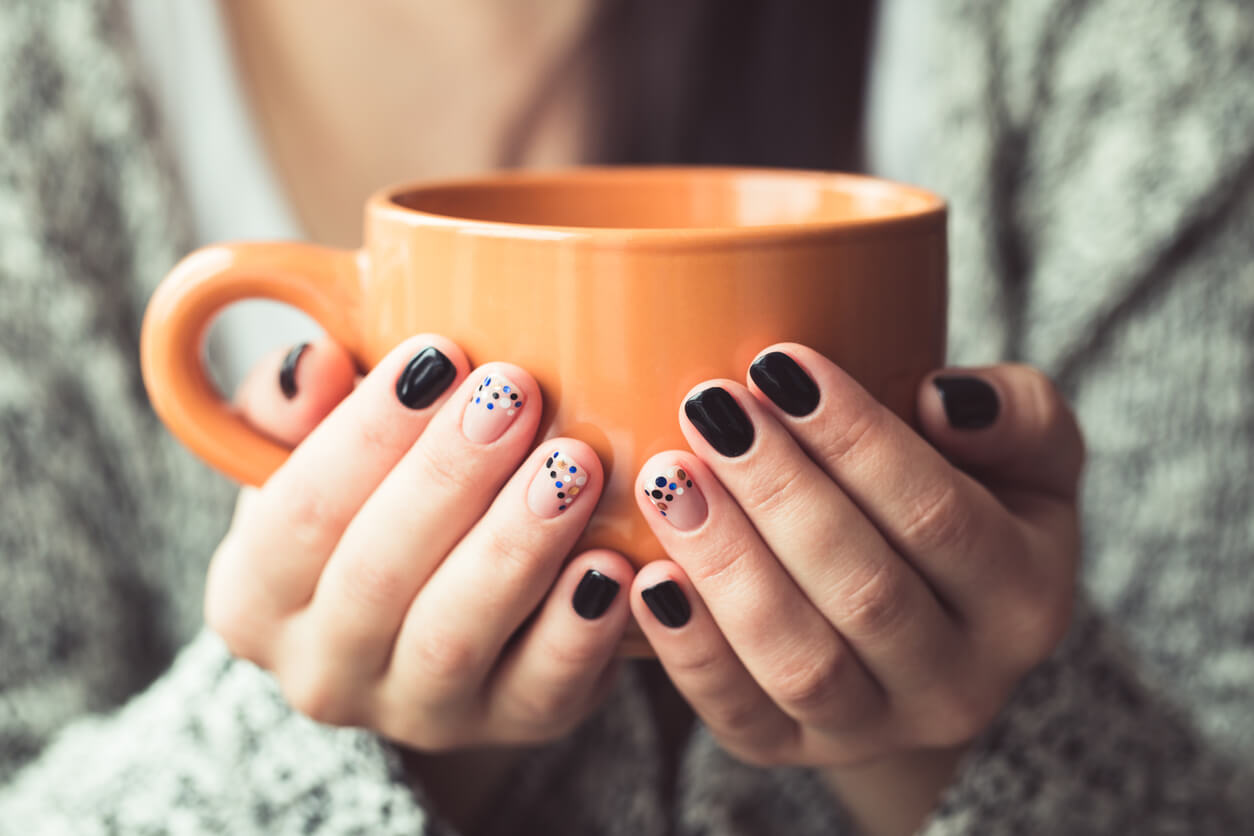 Manicura y pedicura en el embarazo: lo que debes saber