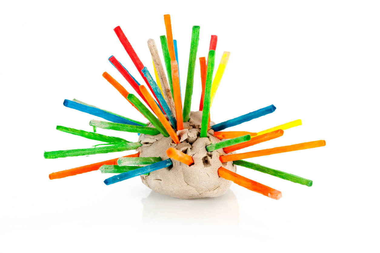 erizo arcilla portalapices de colores