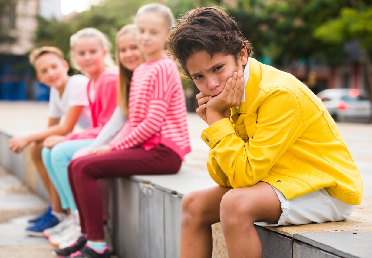 Mi hijo no hace amigos en verano: ¿qué puedo hacer?