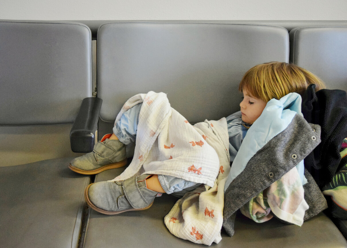Cómo manejar el jet lag en niños y bebés