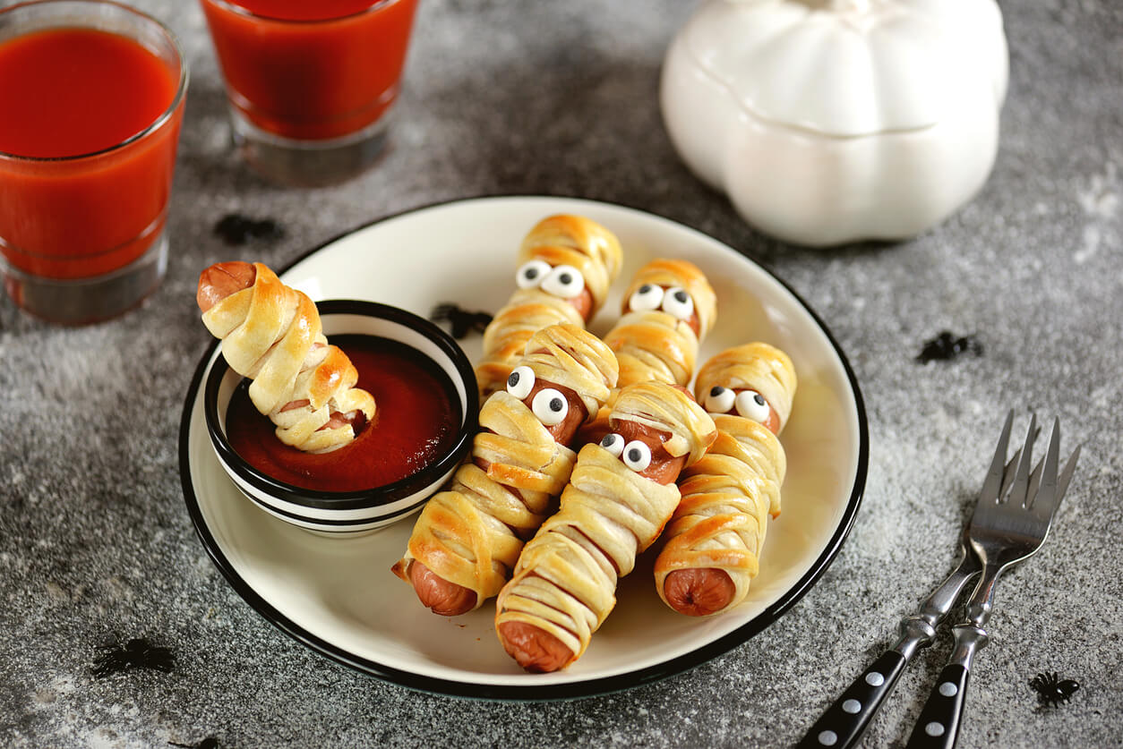Momies de saucisses d'halloween.