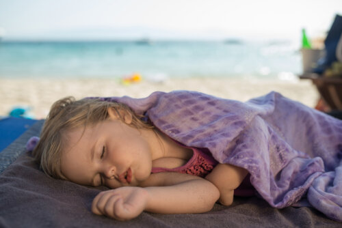 ¿Por qué es importante que los niños duerman siesta en verano?