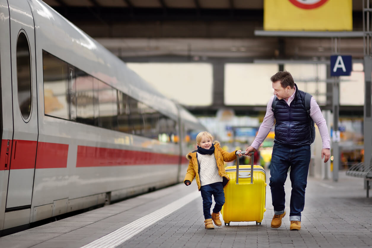 Guía para viajar en tren con niños