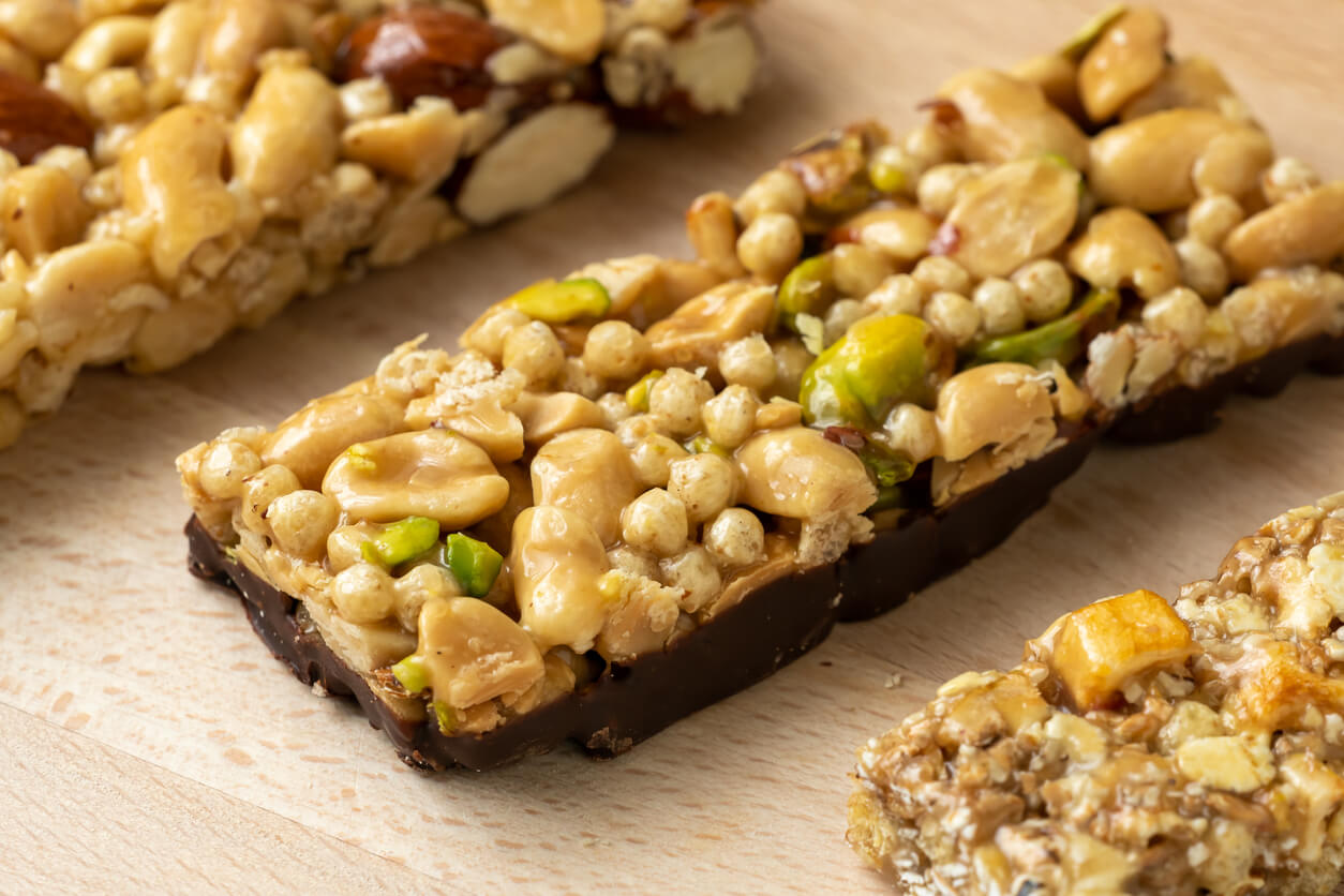 Nutty chocolate bars are bread-free snacks.
