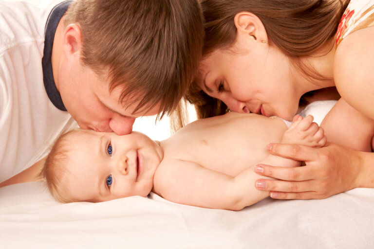 El mejor refugio para un bebé son los brazos de mamá y papá, no los malcrían ni malacostumbran