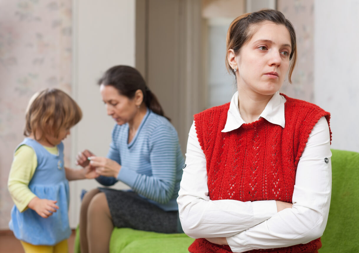 Een moeder blijft liever uit de buurt van haar kind