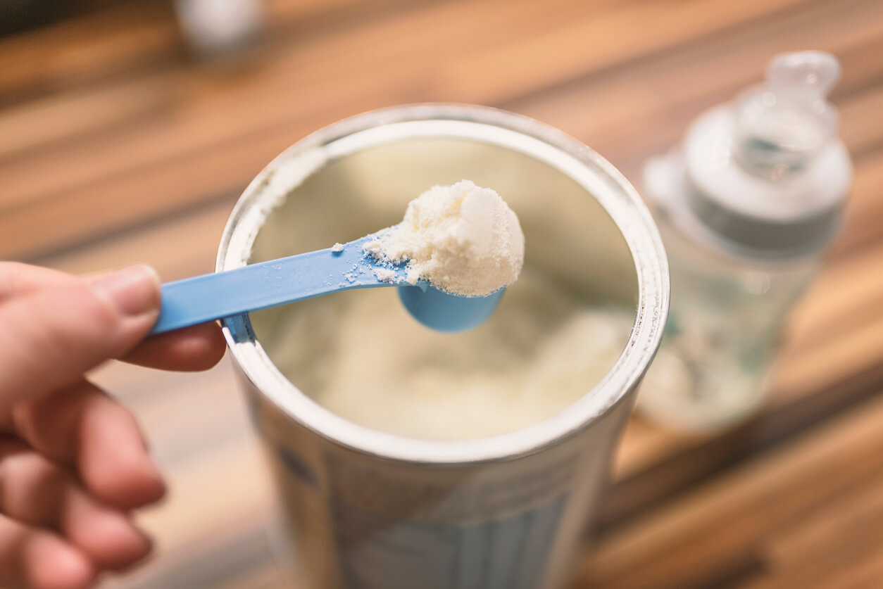 A woman scooping powdered formula.