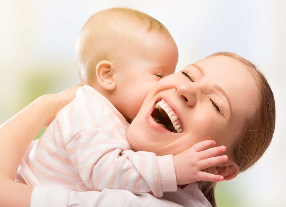 Mamá feliz con su bebé