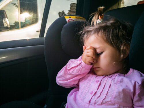 10 claves para evitar que los niños se mareen en el coche