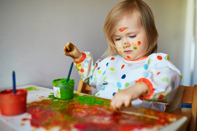7 beneficios de pintar con los dedos para niños