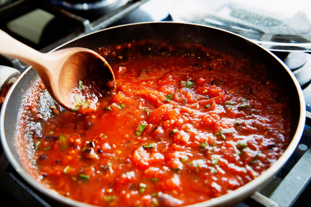Cómo hacer salsa de tomate casera