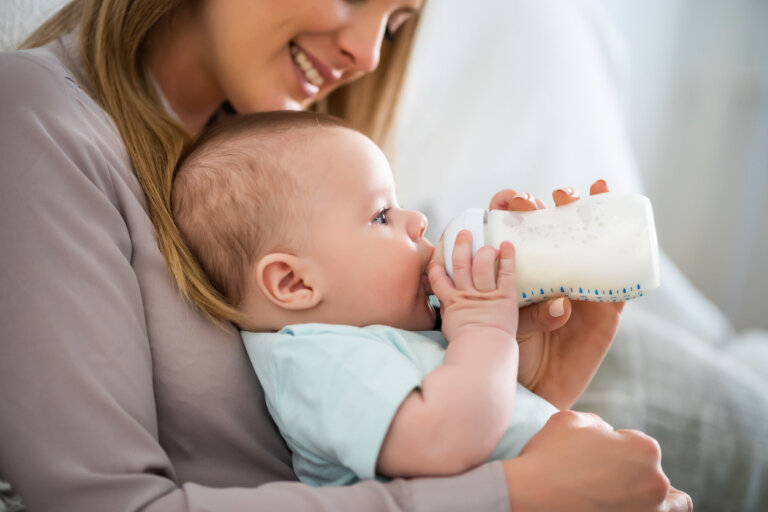 ¿Hasta qué edad puede el bebé tomar biberón sin que afecte a su desarrollo y salud bucodental?