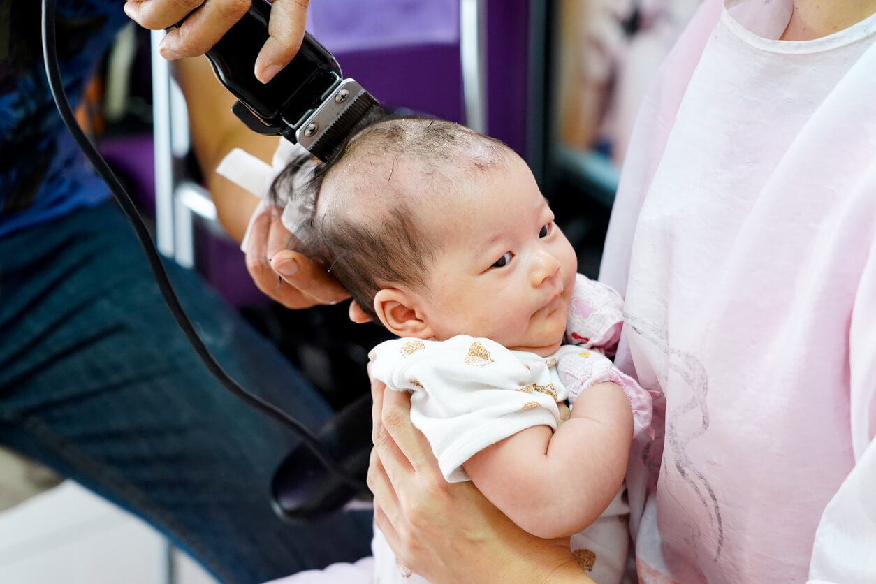 Kahle Stellen - Baby beim Friseur