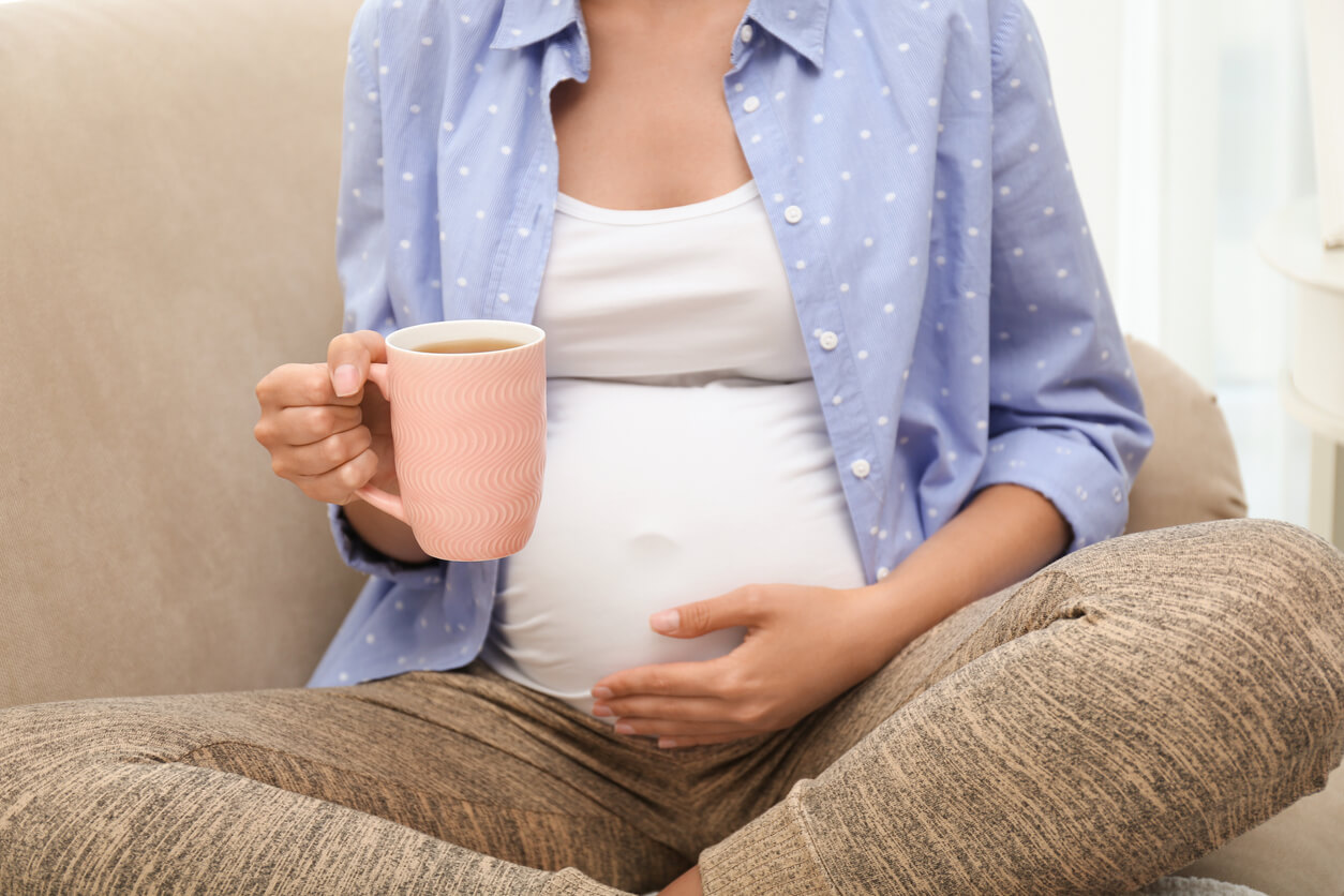 7 infusiones peligrosas en el embarazo que no debes tomar