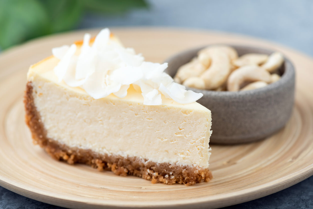 Tarte à la noix de coco et noix de cajou. 