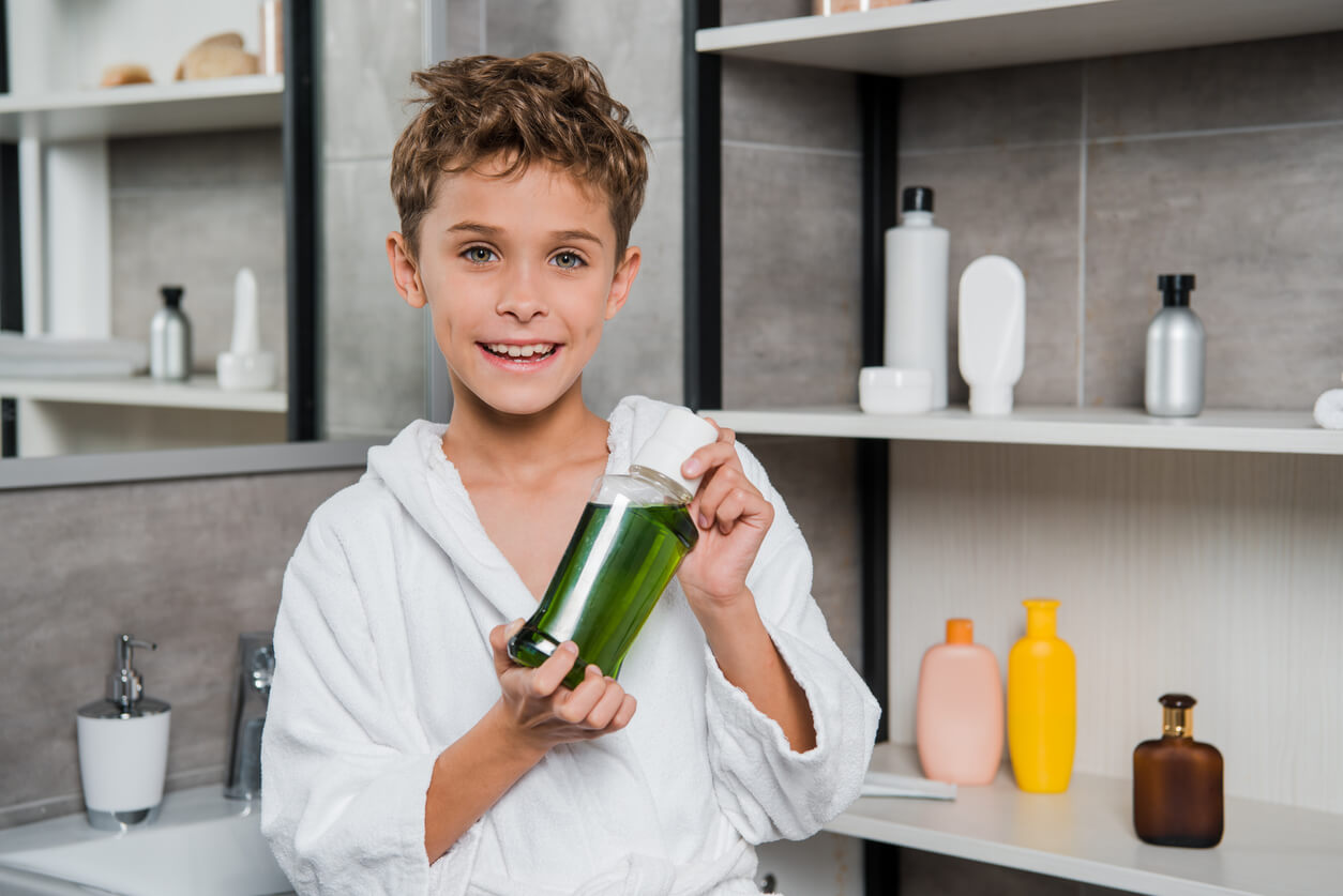 Bacteriële plaque bij kinderen is goed op te sporen met zogenaamde tandplakverklikkers