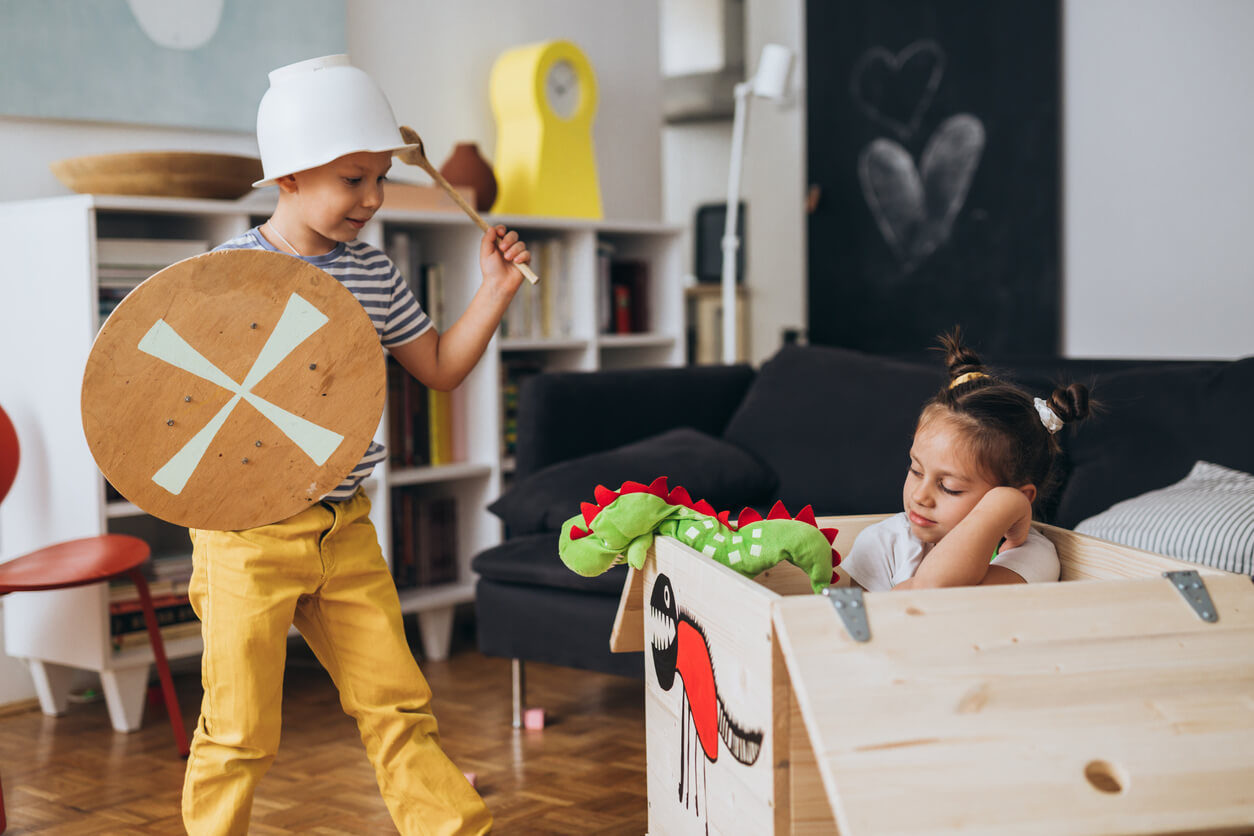 Unterhaltsame Aktivitäten - spielende Kinder