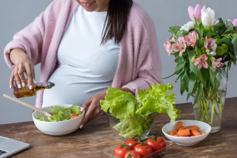 Tomar aceite de oliva en el embarazo: cómo se beneficia tu bebé