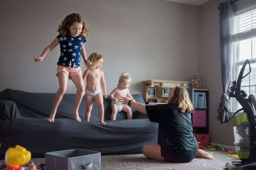 Le fotografie mostrano la vita quotidiana di una madre