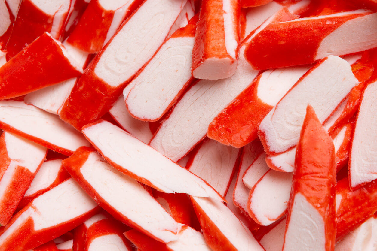 Bitar av surimi.