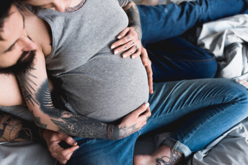 Tatuajes en el embarazo: resuelve tus dudas