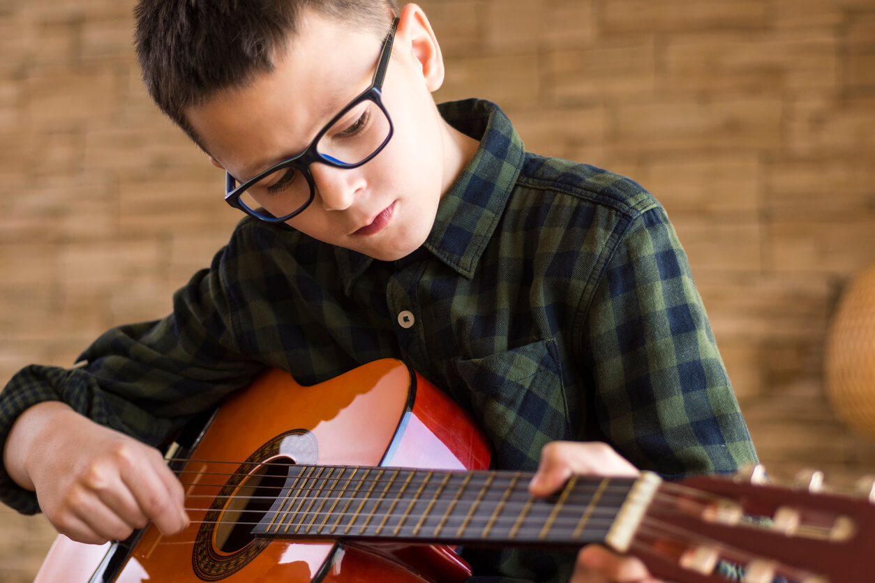 29 nombres para niños inspirados en canciones