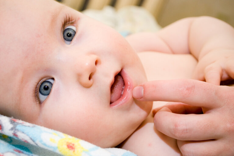 8 consejos para cuidar la boca del bebé