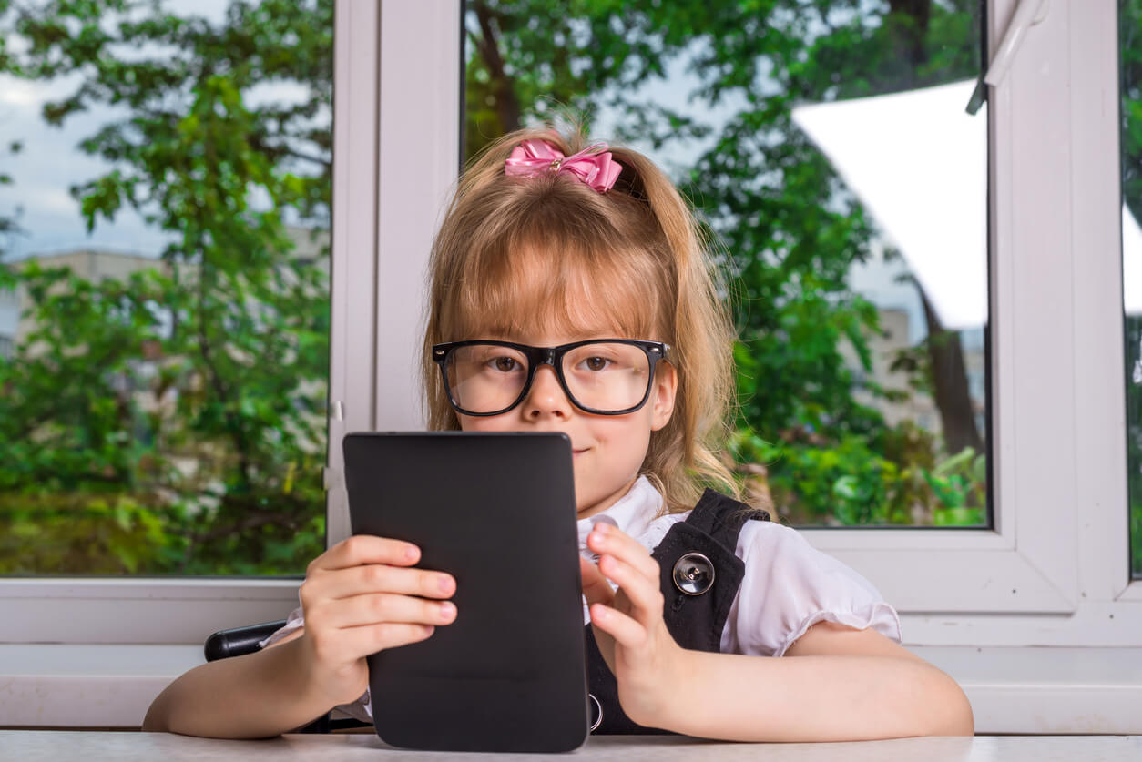 A young girl using google books.