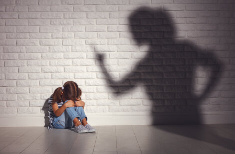 Padres que infravaloran a sus hijos: actitudes que lo delatan
