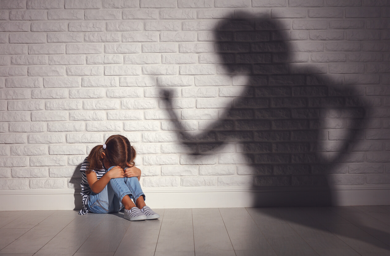 Padres que infravaloran a sus hijos: actitudes que lo delatan