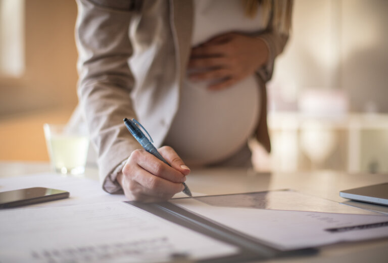 Trabajar durante todo el embarazo: lo que debes y no debes hacer