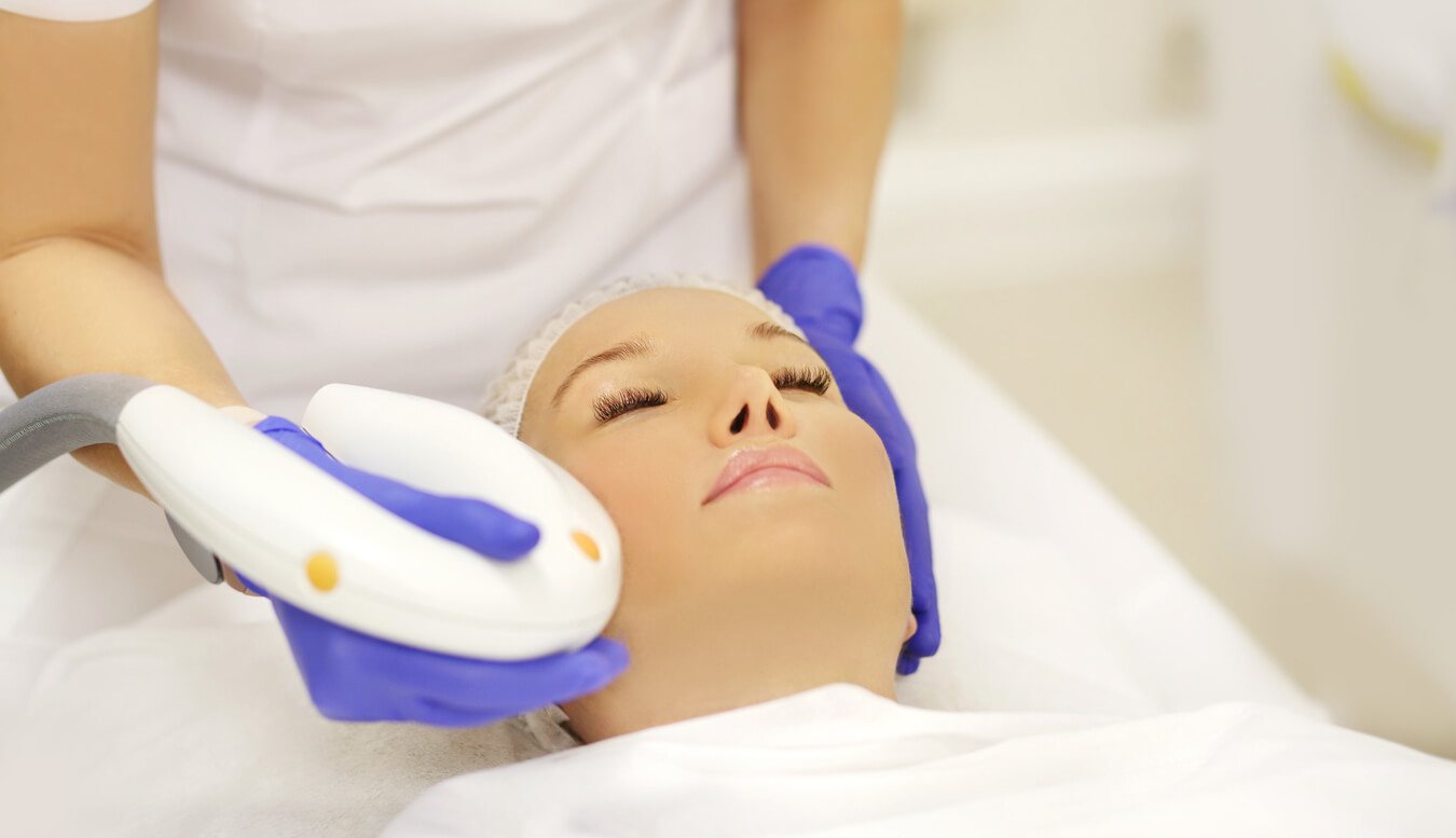 La monothérapie par lumière pulsée intense (IPL) pendant la grossesse entraîne une amélioration significative des taches de mélasma.